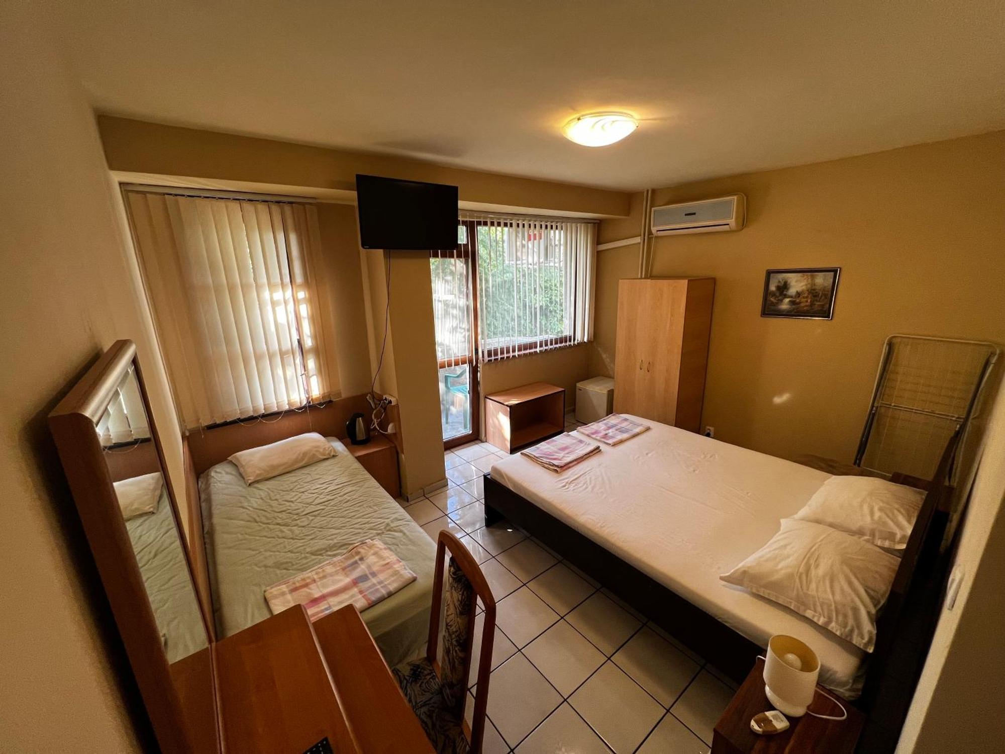 Hotel Dvete Brezi Burgas City Exteriér fotografie